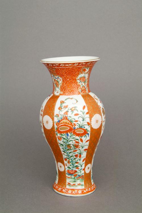 Scarlet "Japan" vase [2 of 5]