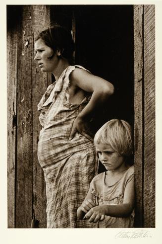 Wife and child of sharecropper, Washington County, Arkansas, August 1935