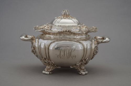 Covered sugar bowl