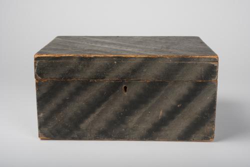 Flat-top Diagonally Decorated Box