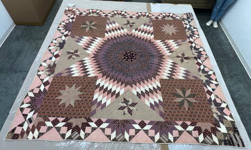 Star of Bethlehem and satellite stars pattern pieced quilt