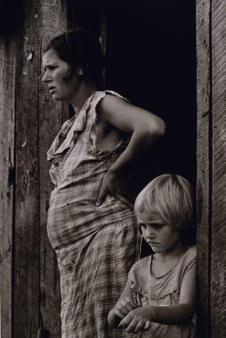 Wife and child of sharecropper, Washington County, Arkansas, August 1935